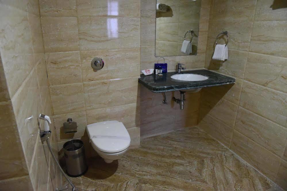 Oyo Premium Railway Station Patna Hotel Патна Екстериор снимка