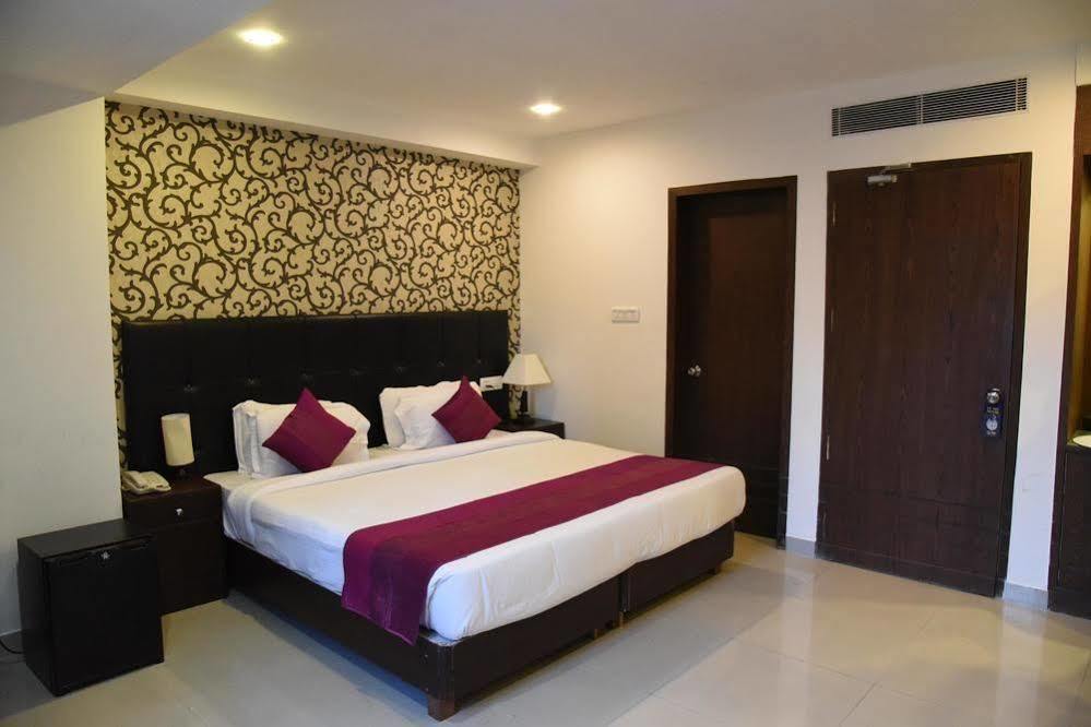 Oyo Premium Railway Station Patna Hotel Патна Екстериор снимка