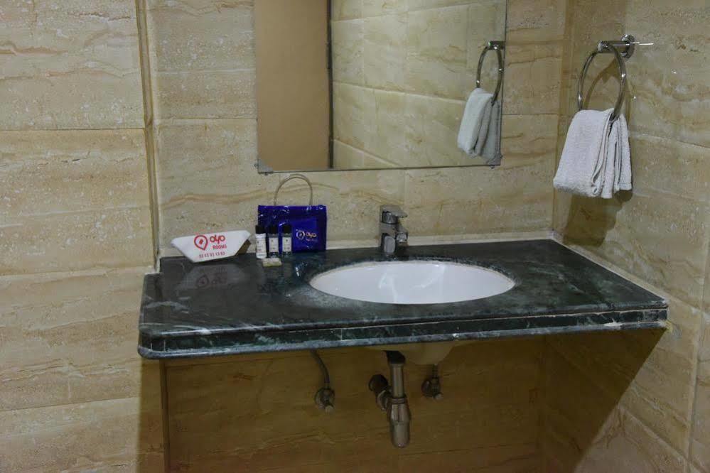 Oyo Premium Railway Station Patna Hotel Патна Екстериор снимка